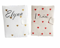 protège carnet de santé personnalisé en gaz de coton et motif petit coeur