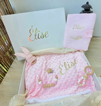 coffret cadeau pour fille personnalisé avec boite attache tétine hochet jouet personnalisé