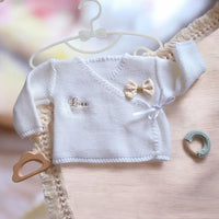 ✨ Brassière Naissance "Petit Câlin" 0-3 Mois - Laine Douce Blanc Pur 🤍 - Nœud & Prénom Personnalisés