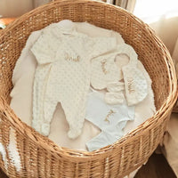 Grenouillère bébé Minky crème avec accessoires personnalisés