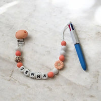 Attache Stylo Infirmière / Tétine Personnalisée - Silicone Pêche Léopard - (Anti-Chute et Hygiène)