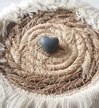 Perle coeur en silicone gris anthracite pour attache tétine 