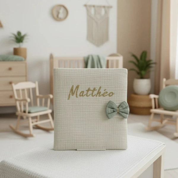 protège carnet de santé avec prénom de couleur sauge