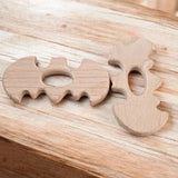 Anneau Batman en bois naturel 9 cm pour création DIY d'attache tétine et hochet bébé. 🦇