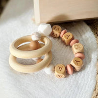 anneau de dentition pour bébé en silicone  et bois avec prénom 