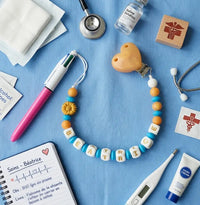 attache stylo infirmière or et bleu canard la perle rêvée
