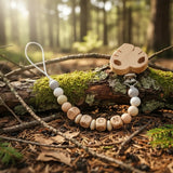 attache tétine en bois et silicone clips feuille bois 