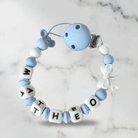cette attache tetine clip mam de couleur blanc et bleu