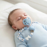 attache tetine clips mam bleu porter par une bébé 