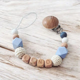attache tétine du coffret cadeau naissance 