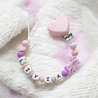 attache tétine en silicone de couleur lilas personnalisée