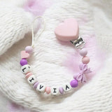 attache tetine en silicone de couleur lilas personnalisée