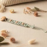 attache tetine macrame menthe torsad et perle en bois 