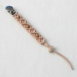 attache tetine macrame rose pale clip metal