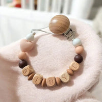 attache tétine pour bébé personnalisé de couleur caramel 