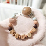 attache tétine pour bébé personnalisé de couleur caramel 