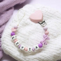 attache tétine personnalisée pour bébé de couleur lilas et rose 