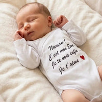 body bébé personnalisé prénom porter par un bebe