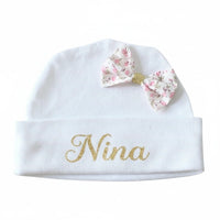 bonnet bebe naissance poser à plat personnalisé avec le prénom 