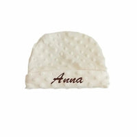 bonnet bébé personnalisé de couleur crème en minky