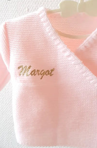 brassieres en laine pour bebe de couleur rose avec prénom 