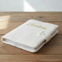 protège carnet de santé blanc poser de côté