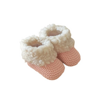 chausson pour bébé en laine avec fourrure mourmoute de couleur vieux rose 