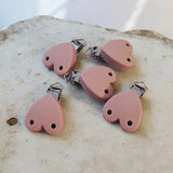 Clip Cœur Silicone Rose Thé Foncé 35mm | Pince Attache Sucette Tendance