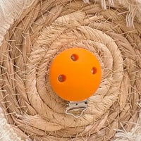 clips accroche tétine en silicone orange 