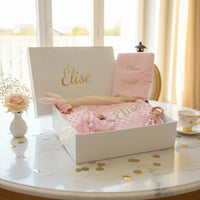 coffret cadeaux naissance rose pour fille personnalisé avec boite cadeau personnalisé au prénom de bébé 
