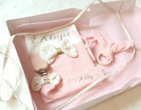 Coffret cadeau naissance bébé personnalisé gaz de coton fille rose pâle