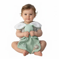 ce doudou attache tetine de couleur vert sauge personnalise au prénom de bébé accompagnera votre bébé lors de ses nuits