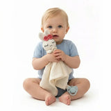 bébé avec le doudou attache tétine et sa lapine blanche crochet 