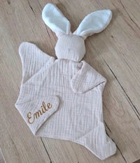 doudou lapin plat de couleur sable 