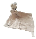 doudou avec crochet ourson et son lange gaze de coton personnalisé