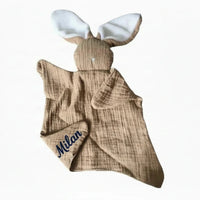 doudou plat forme lapin de couleur marron 