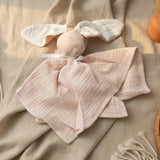 doudou forme plat lapin de couleur rose thé avec prénom personnalisé 