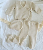 ensemble pour bebe en laine de couleur sable avec personnalisation