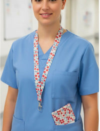 pochette infirmière et tour de cou personnalisé cerise