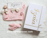 Coffret cadeau naissance bébé personnalisé gaz de coton fille rose pâle