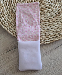 Pochette infirmière aimantée personnalisée au motif rose liberty, organisateur de poche pour stylo infirmière et matériel médical pour blouse."