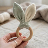 modèle d'oreille de lapin avec notre anneau en bois de 5 cm 