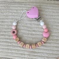 modèle de création d'attache tetine avec le clips coeur lilas