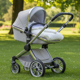 Plongez votre bébé dans un nuage de tendresse avec notre nid d'ange cosy en minky crème.