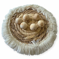 perle en bois ronde et son coeur gravé