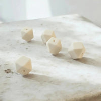 perle hexagonal silicone beige en 17 mm pour confection anneau dentition 