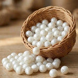 perle en silicone ronde 12mm blanc nacré poser dans un panier 