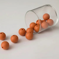Perle silicone mangue foncer 12 mm pour DIY attache tétine bébé et anneau de dentition, conforme aux normes de sécurité.