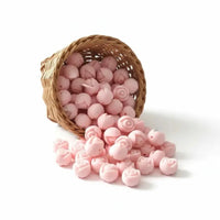 Découvrez notre perle rose en silicone de 15mm. Idéale pour la fabrication d'attache tétine, hochet et anneau de dentition DIY. Matériau sûr et design floral.