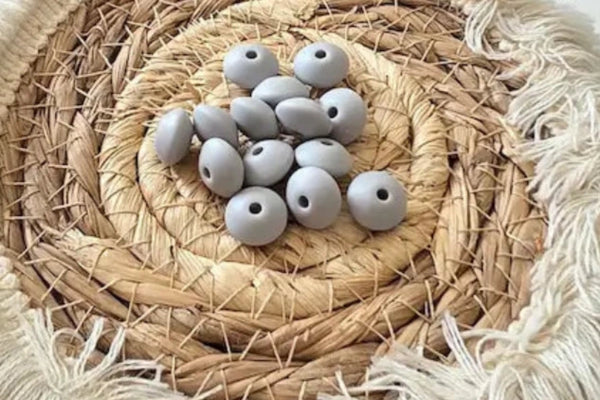 perle en silicone plate 12 mm couleur gris clair